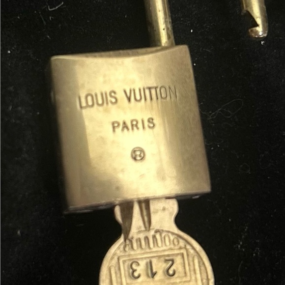 Louis Vuitton 200 series Lock & Key #213 - Picture 2 of 5